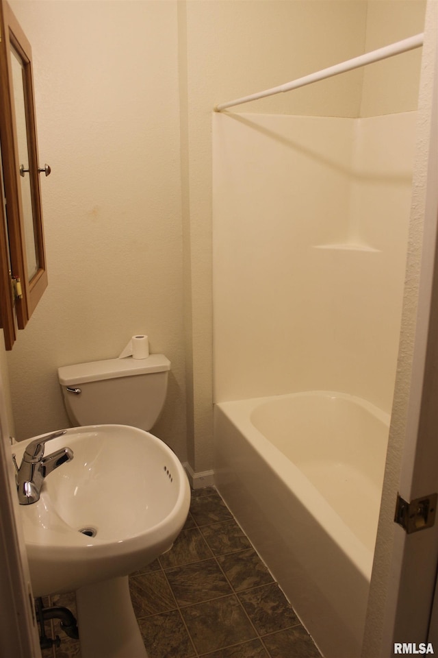 bathroom with sink, toilet, and a bathtub