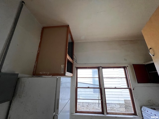 room details featuring electric range