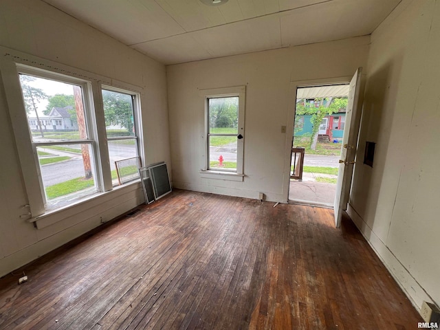 spare room featuring dark wood-type flooring