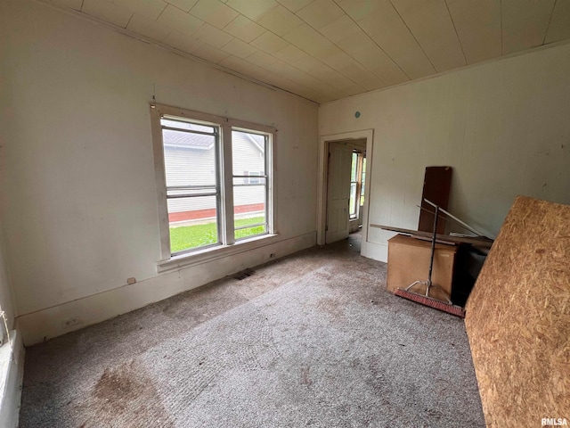 unfurnished room featuring carpet flooring