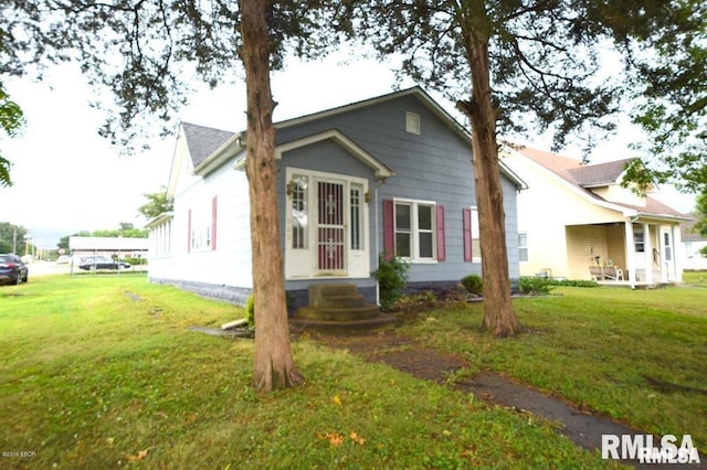 view of front of home featuring a front yard