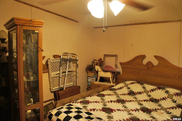 bedroom with ceiling fan and a textured ceiling