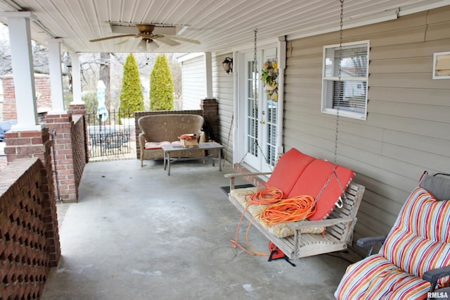 view of terrace with ceiling fan