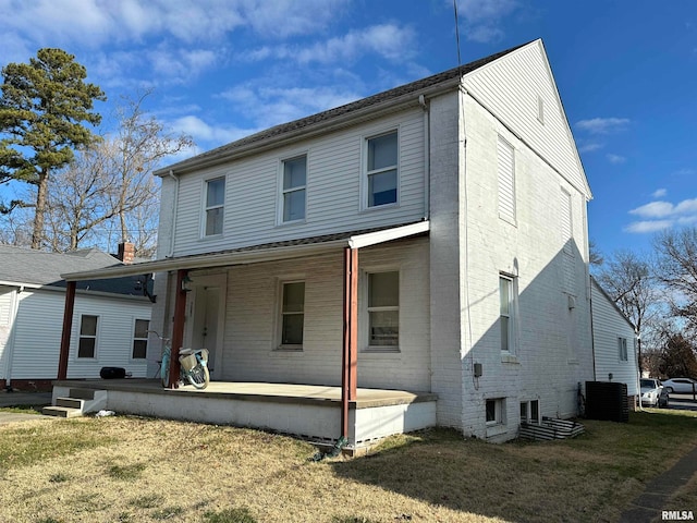 view of front of home featuring a front yard and central air condition unit