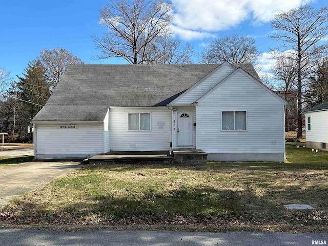 view of front facade with a front lawn