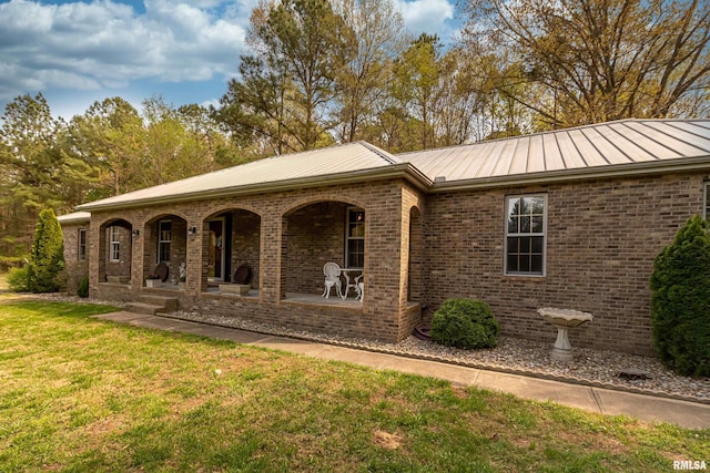 ranch-style home with a front lawn