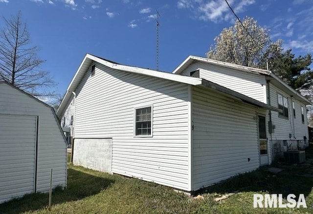 view of outbuilding with a lawn