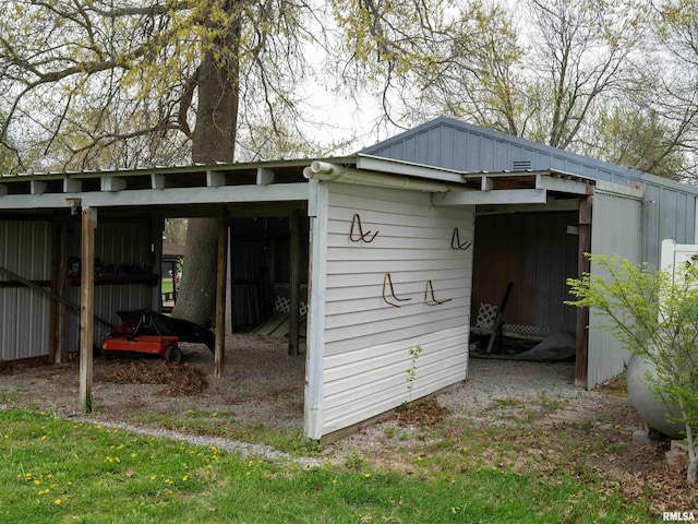 view of outbuilding