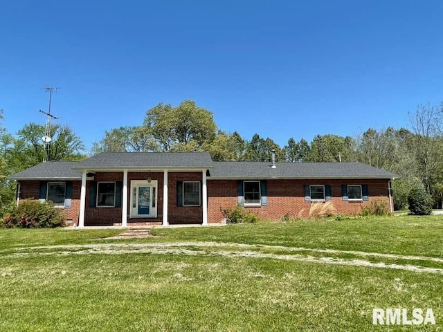 single story home with a front lawn