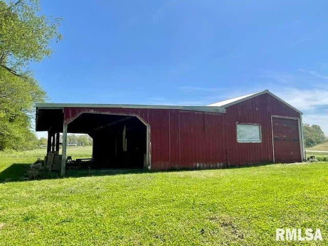 view of shed / structure featuring a lawn