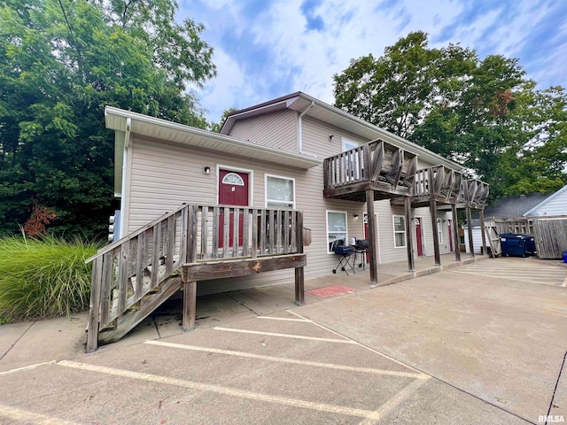 view of front of property