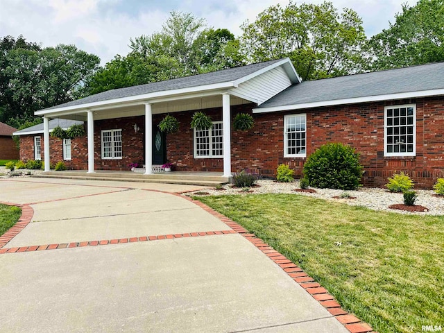 ranch-style home with a front yard