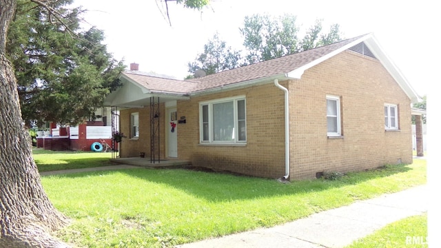 ranch-style house with a front yard