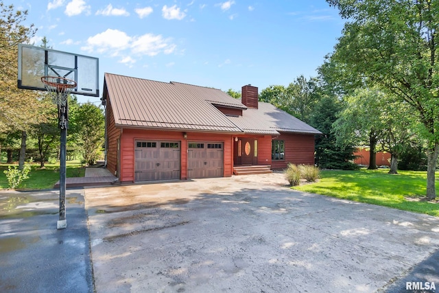 view of front facade featuring a front lawn and a garage