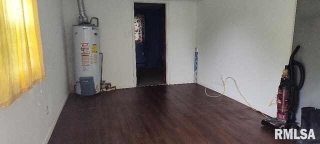 108 N Spencer St, Mounds, IL 62964 - utility room with gas water heater