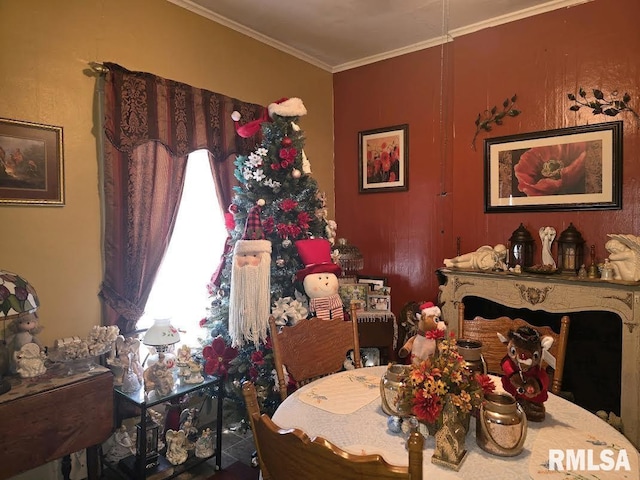 dining space with ornamental molding