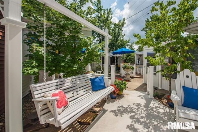 521 S Park Ave, Herrin, IL 62948 - view of patio / terrace with outdoor dining area