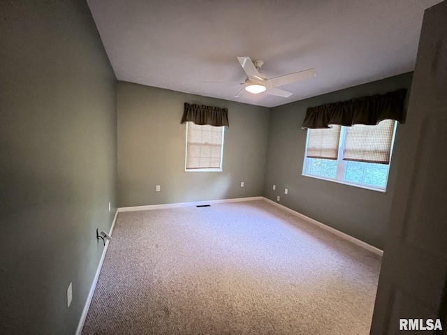 unfurnished room featuring carpet flooring and ceiling fan