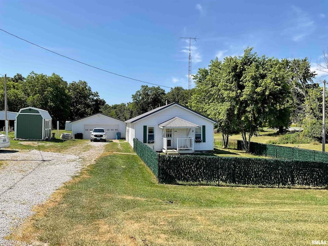 view of yard with a shed