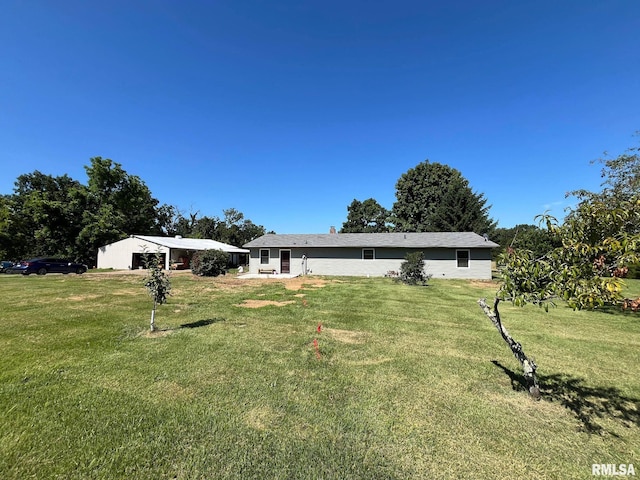 view of front facade with a front lawn