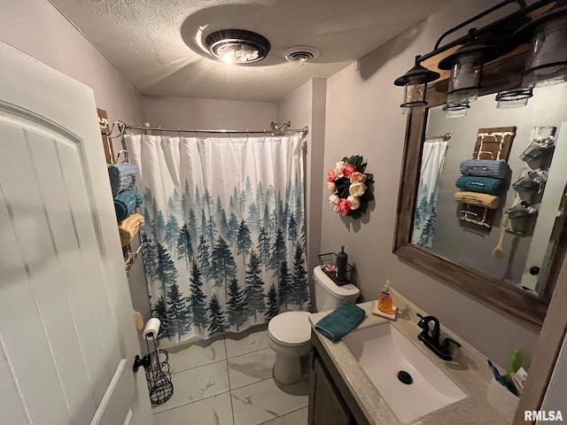 bathroom featuring vanity, a shower with shower curtain, a textured ceiling, and toilet