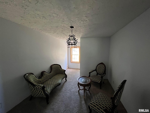 living area with carpet, a notable chandelier, and a textured ceiling