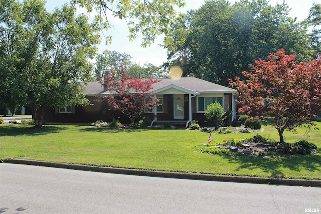 view of front of property with a front lawn