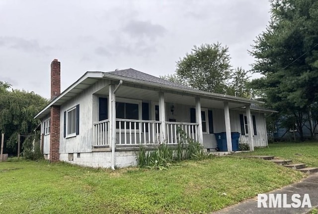 bungalow-style home featuring a porch and a front lawn