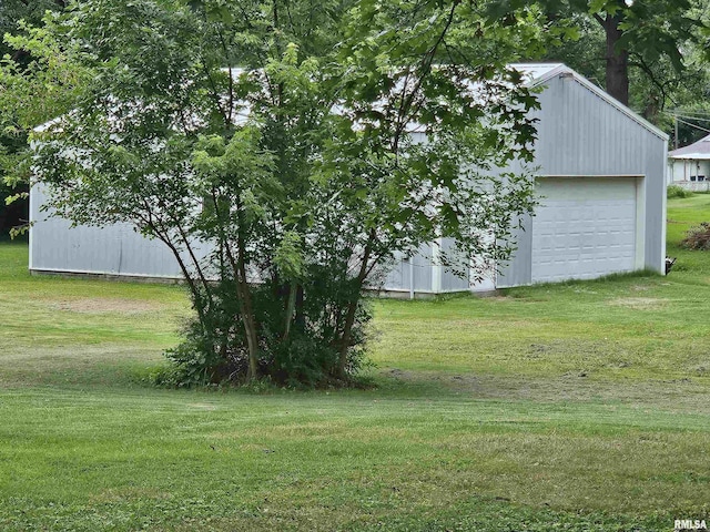 view of yard with a garage and an outdoor structure