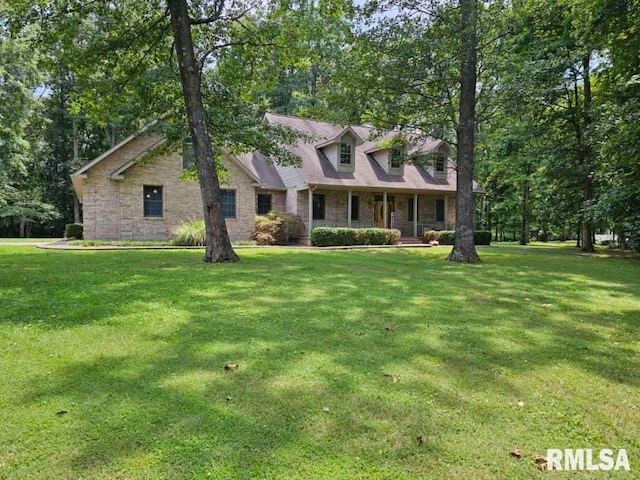 view of front facade featuring a front yard