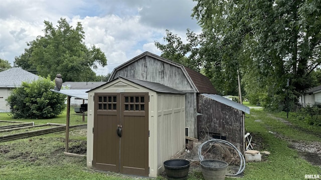 view of outbuilding featuring a yard