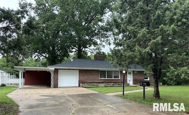 view of front of property featuring a garage, a carport, and a front yard