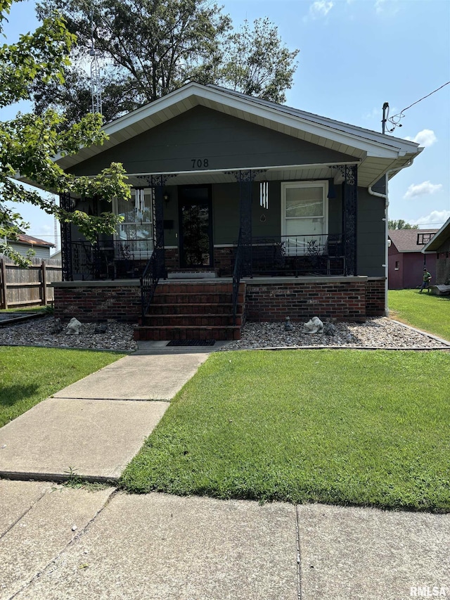 view of front facade featuring a front yard and a porch