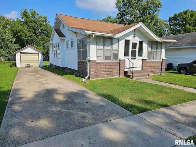 view of front of property with a garage, an outbuilding, and a front yard