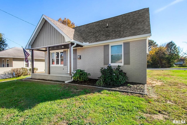 view of front of property with a porch and a front yard