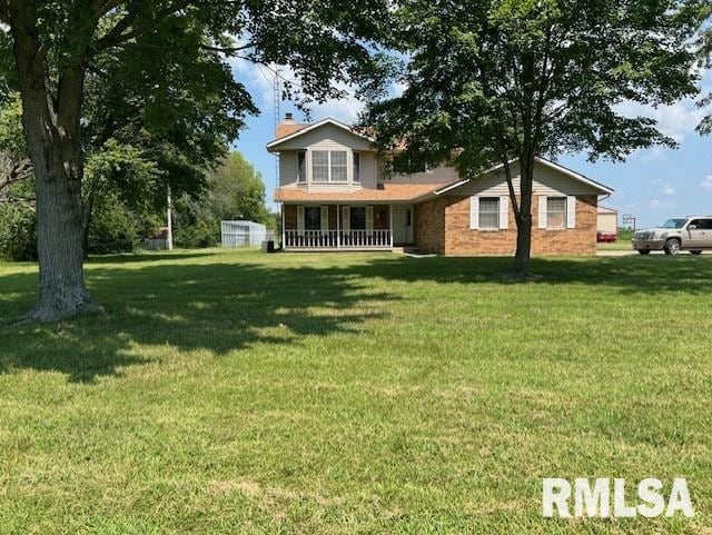 view of front of property with a front yard