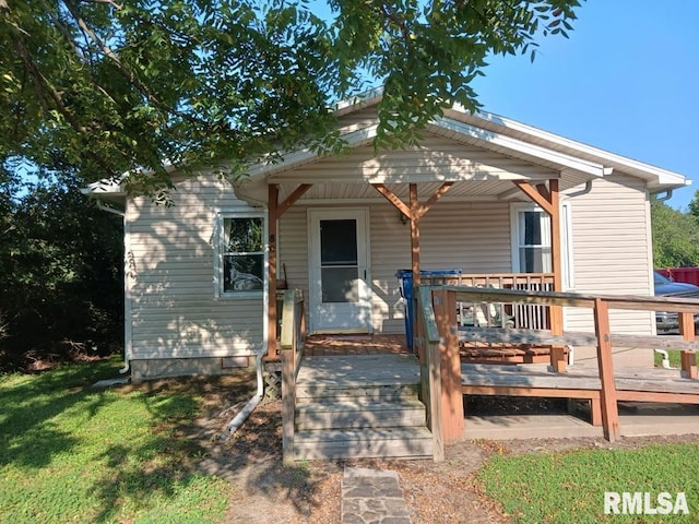 bungalow-style house with a front lawn