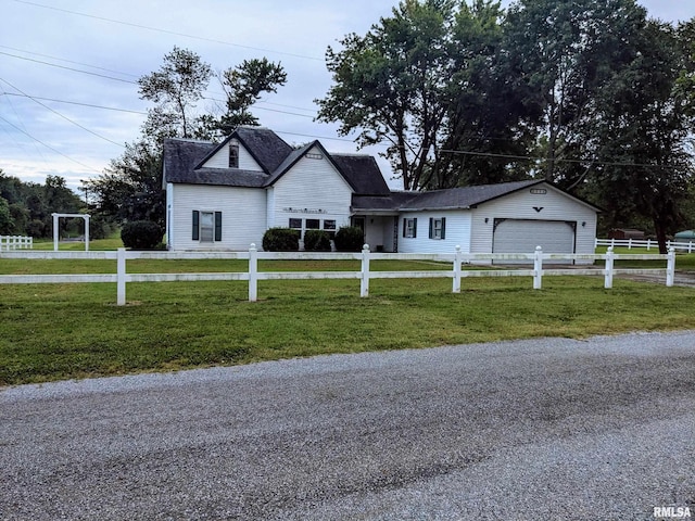 view of front facade featuring a front yard