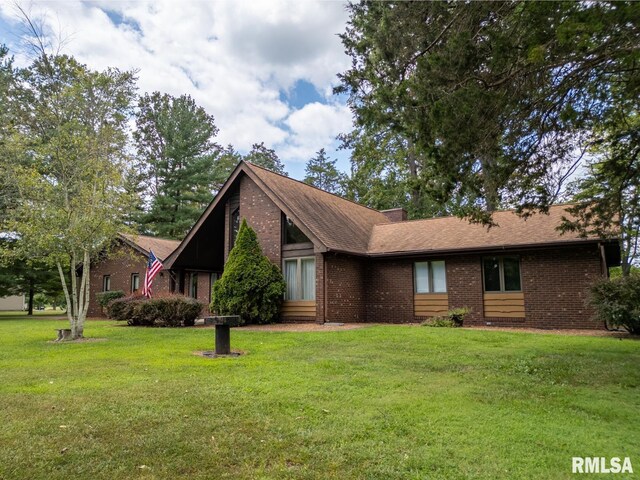 view of front of home with a front yard