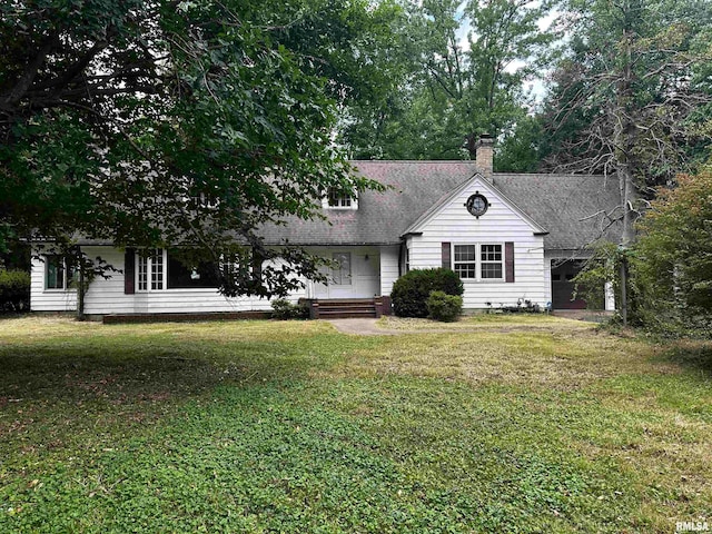 view of front of house featuring a front lawn