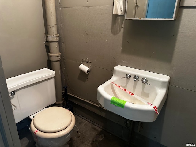 bathroom featuring toilet