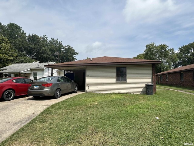 2202 Illinois Ave Unit 3 & 4, Murphysboro, IL 62966 - view of side of property featuring a lawn, driveway, and a carport