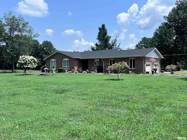 single story home featuring a front yard