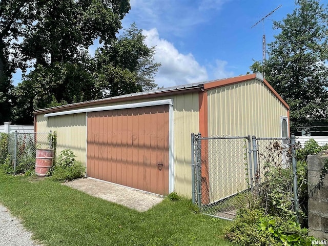 view of outdoor structure with a yard