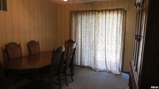 dining area featuring carpet