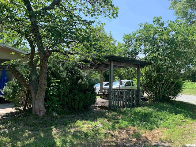 view of yard with a pergola