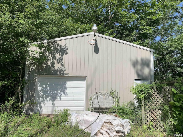 5281-5287 Country Club Rd Unit 2, Murphysboro, IL 62966 - view of side of home with a garage and an outdoor structure