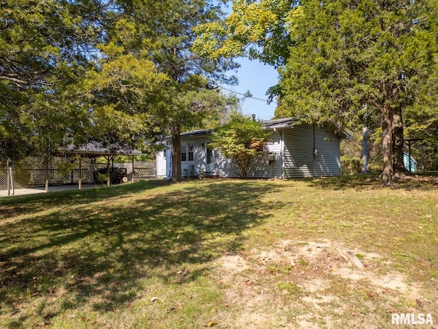 25 Lees Dr, Creal Springs, IL 62922 - view of yard