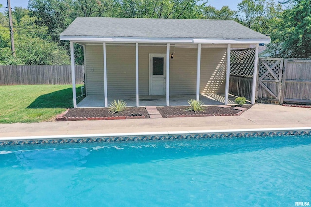 view of swimming pool featuring a patio