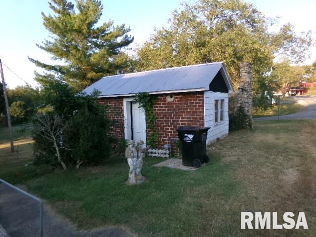 318 Williams St, Rosiclare, IL 62982 - view of side of home featuring a yard and an outbuilding